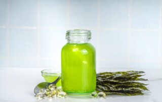 Öl auf Algenbasis, Algenalternative, veganes Öl, einfach ungesättigte gesunde Fettzutat mit Algenalgen